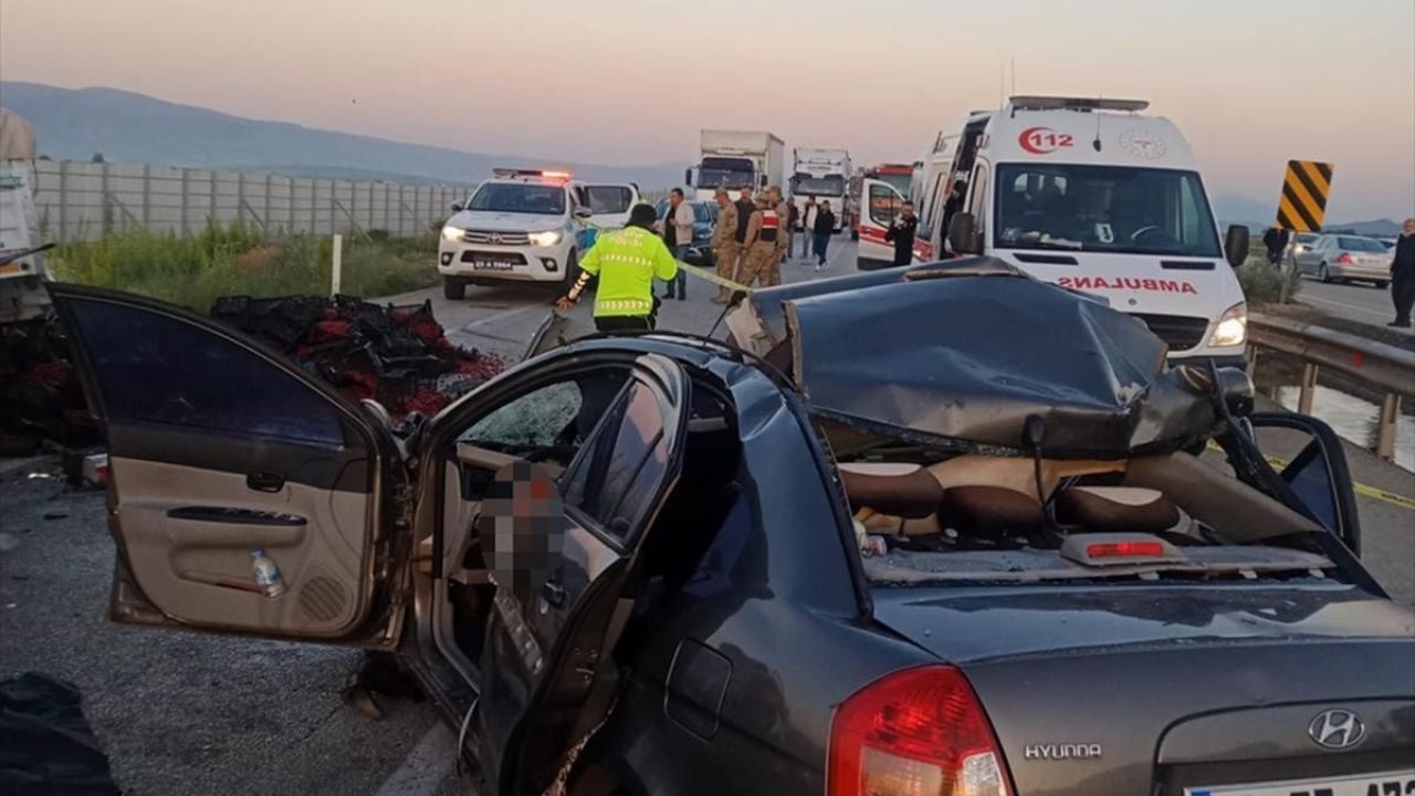 Erzurum'da Kamyonet-Otomobil Çarpışması: 3 Ölü, 3 Yaralı