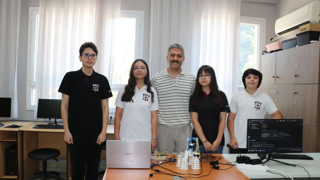 İzmirli Fen Lisesi öğrencileri atık malzemelerle sıfır maliyetli akıllı mikroskop geliştirdi