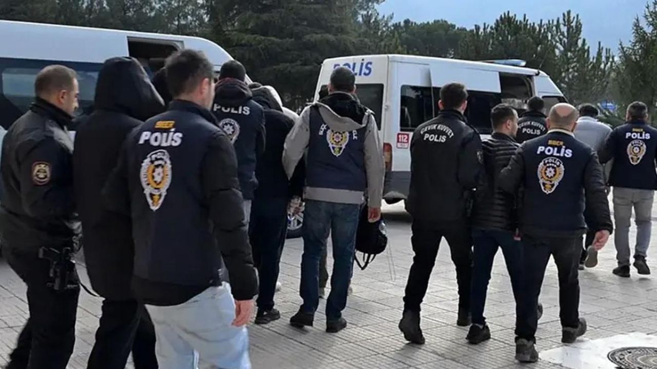 Sahte belgelerle ikamet izni! Çok sayıda gözaltı var