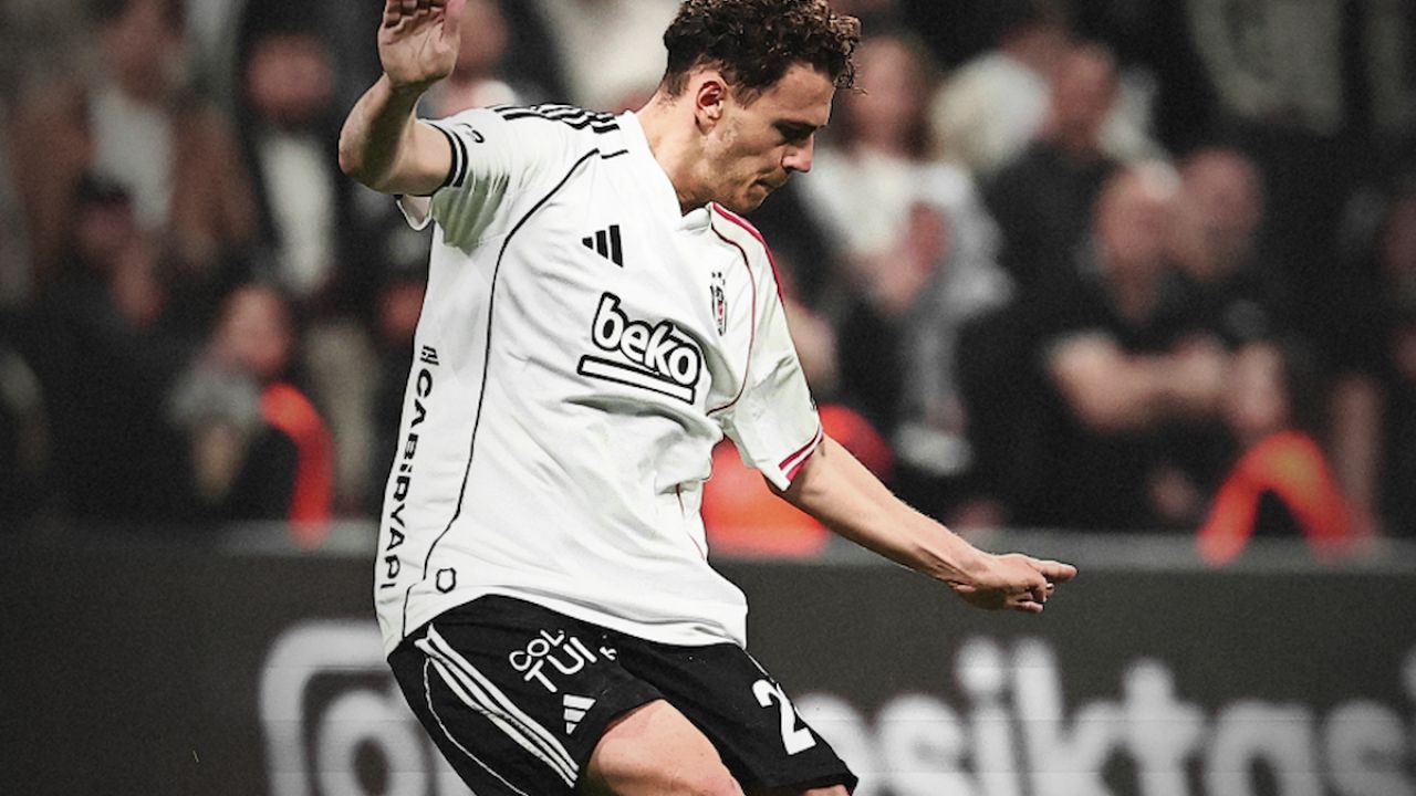 Beşiktaş iki oyuncuya veda etti