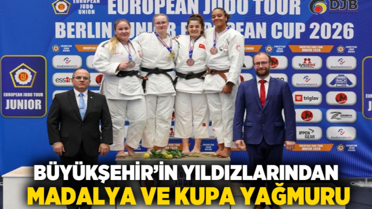 Büyükşehir’in yıldızlarından madalya ve kupa yağmuru