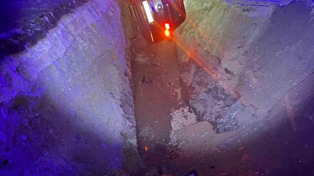 Isparta’da çukura devrilen otomobilin sürücüsü yaralandı