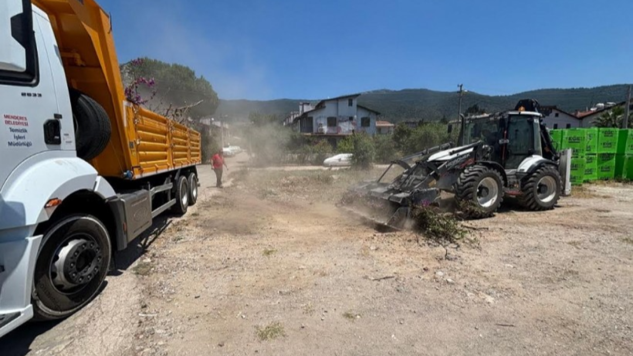 Menderes’in sahil bölgesinde atık seferberliği