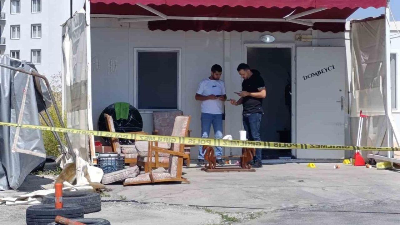 Minibüs durağına silahlı saldırı: 1 ölü, 1 yaralı