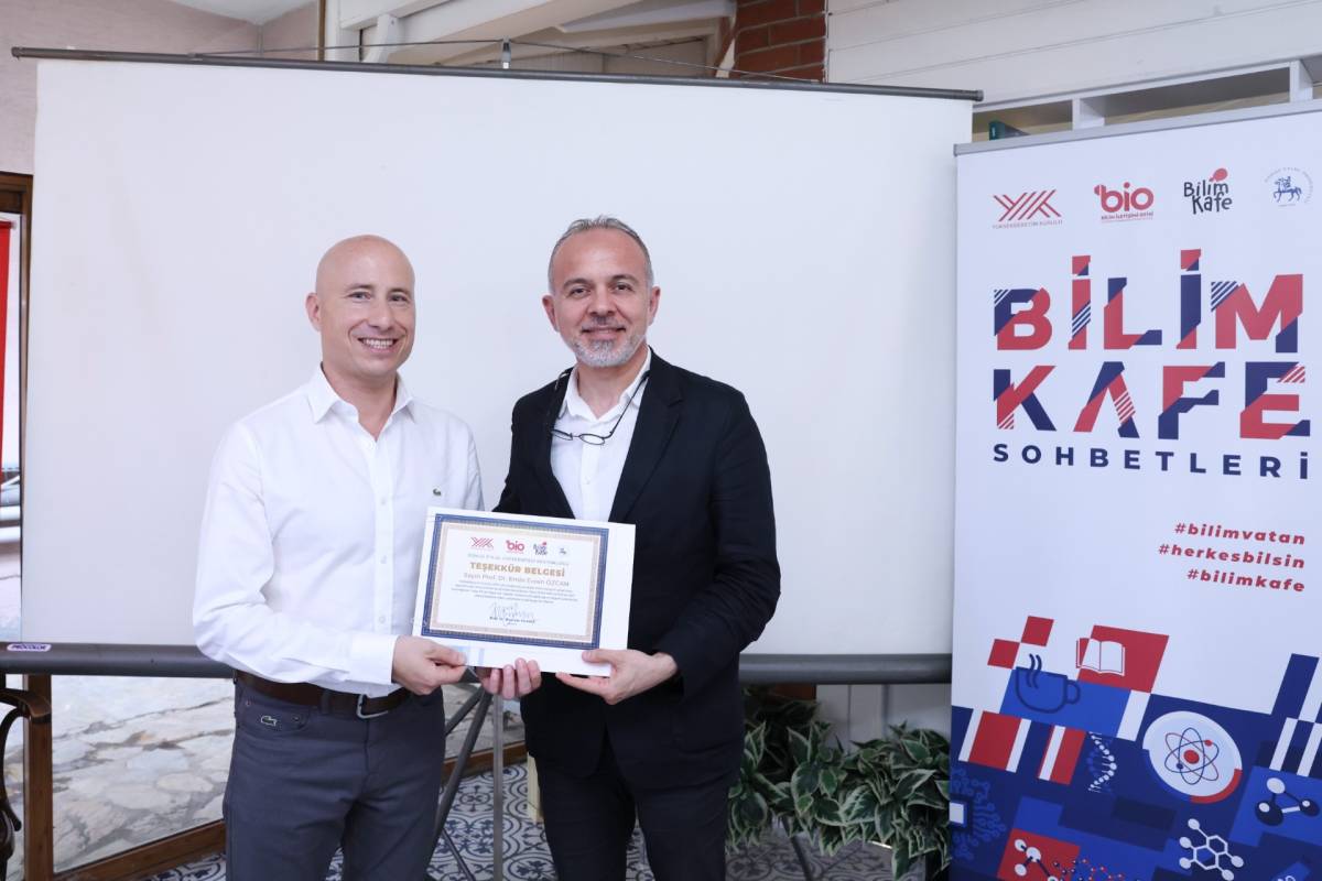 DEÜ'LÜ PROFESÖR KALP PİLİYLE YAŞAMIN PÜF NOKTALARINI ANLATTI