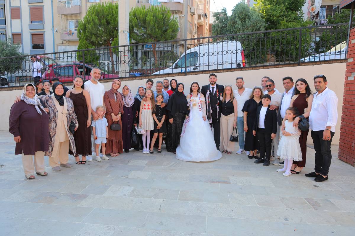 Selim Dağ ile Sevgi Kelleci Görkemli Törenle Hayatlarını Birleştirdi