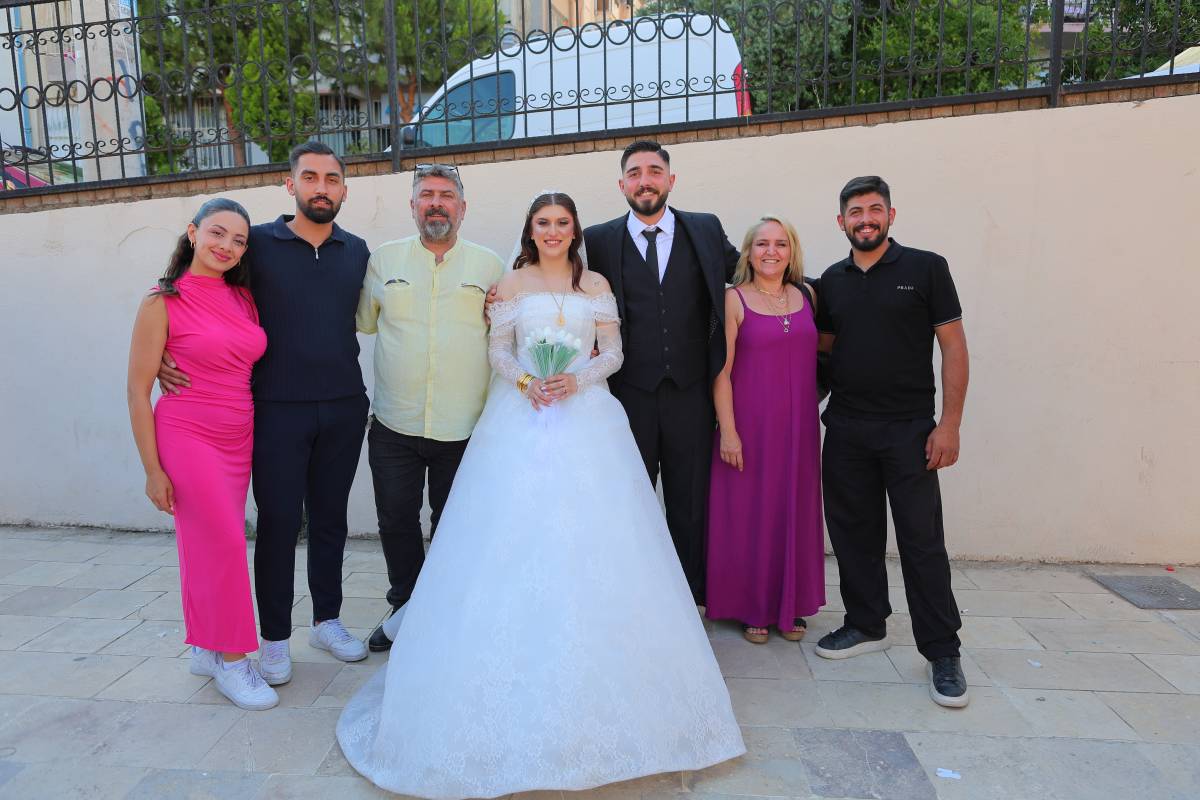 Selim Dağ ile Sevgi Kelleci Görkemli Törenle Hayatlarını Birleştirdi