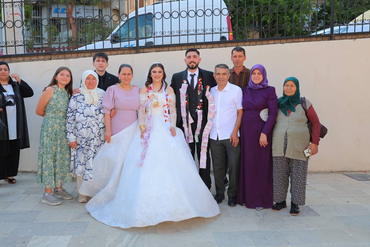 Selim Dağ ile Sevgi Kelleci Görkemli Törenle Hayatlarını Birleştirdi