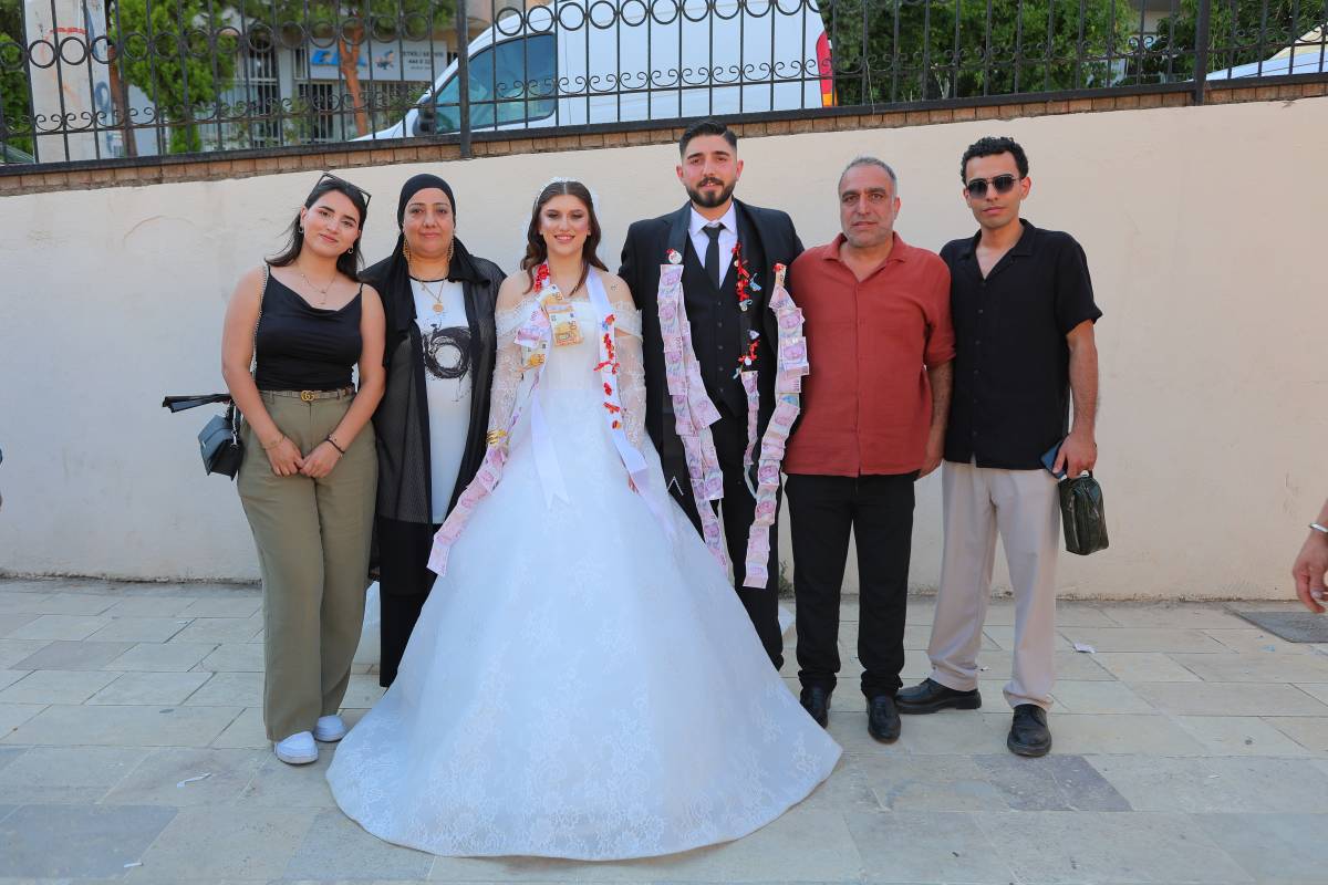 Selim Dağ ile Sevgi Kelleci Görkemli Törenle Hayatlarını Birleştirdi