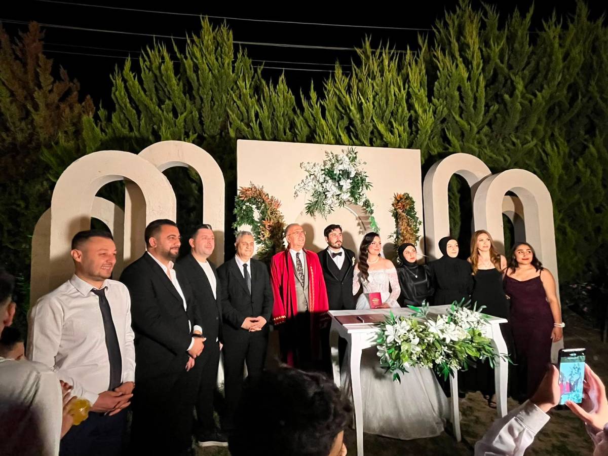 Uğurlu ve Yaman ailelerinin mutlu günü Evin ve Ümit hayatlarını birleştirdi