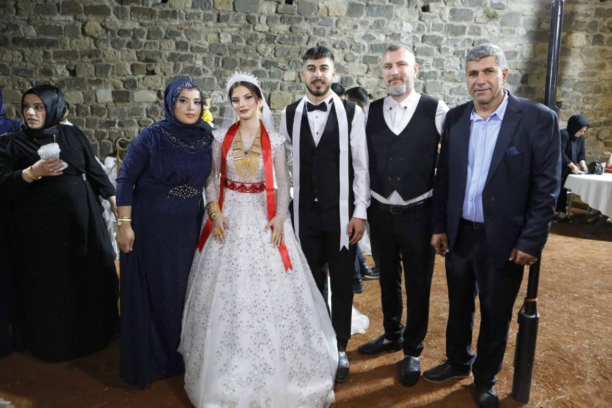 Özer ve Yüksel ailelerinin dostluğu akrabalığa dönüştü: