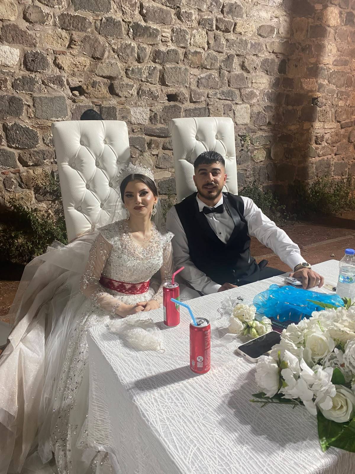 Özer ve Yüksel ailelerinin dostluğu akrabalığa dönüştü AZİZE VE MERT DÜNYAEVİNE GİRDİ